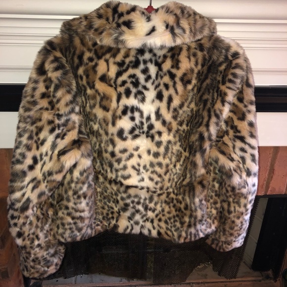 FAUX FUR JACKET SIZE SMALL - Picture 3 of 8